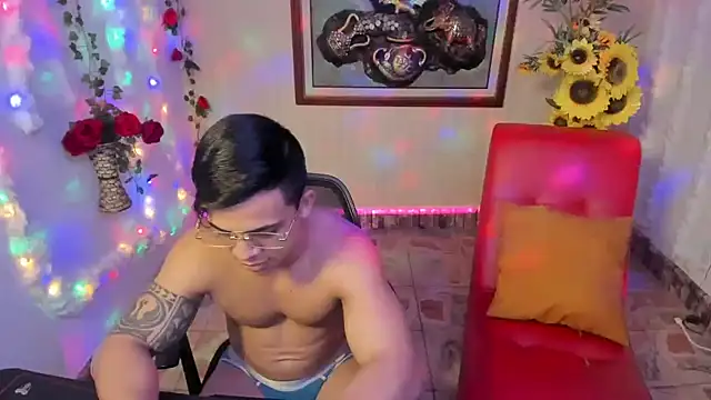 Snapshot of TheMuscularVenezuelanMan chatting on March 2025 08:27:02 PM TheMuscularVenezuelanMan online show from March 2025 08:27:02 PM