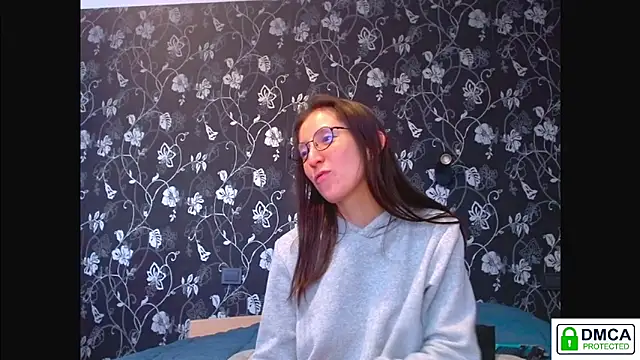 Snapshot of Sophi_Cute chatting on April 2026 10:25:01 AM Sophi Cute online show from April 2026 10:25:01 AM