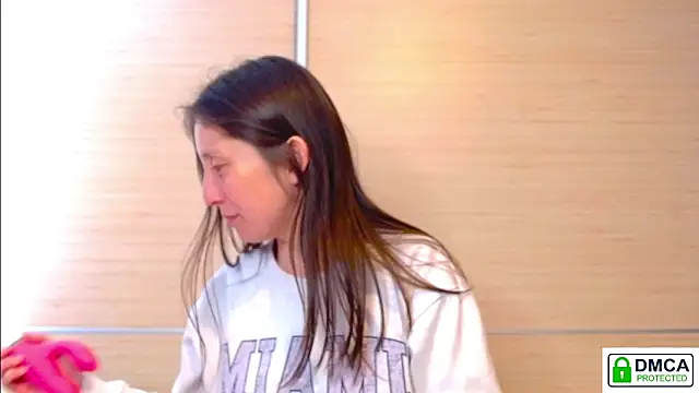 Snapshot of Sophi_Cute chatting on April 2026 01:14:02 PM Sophi Cute online show from April 2026 01:14:02 PM