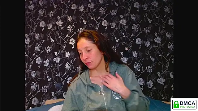 Snapshot of Sophi_Cute chatting on May 2026 12:43:02 PM Sophi Cute online show from May 2026 12:43:02 PM