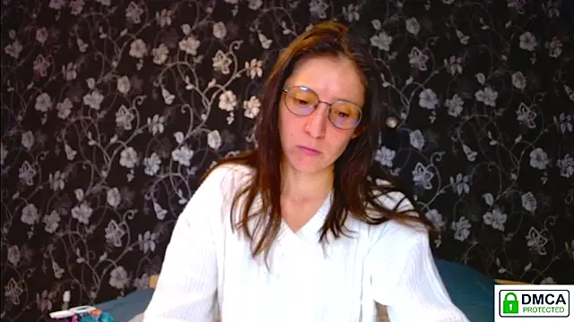 Snapshot of Sophi_Cute chatting on May 2026 11:26:02 AM Sophi Cute online show from May 2026 11:26:02 AM