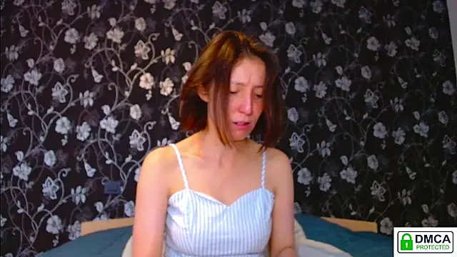 Snapshot of Sophi_Cute chatting on May 2026 06:00:02 AM Sophi Cute online show from May 2026 06:00:02 AM