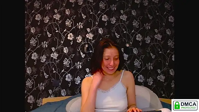 Snapshot of Sophi_Cute chatting on May 2026 12:00:02 PM Sophi Cute online show from May 2026 12:00:02 PM