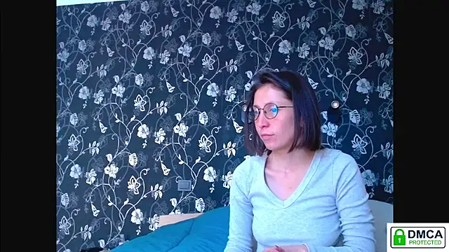 Snapshot of Sophi_Cute chatting on May 2026 02:43:01 PM Sophi Cute online show from May 2026 02:43:01 PM