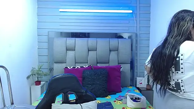 evelin zaens online show from April 2026 06:07:02 AM