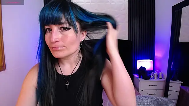 alicia moom online show from February 2025 06:49:02 PM