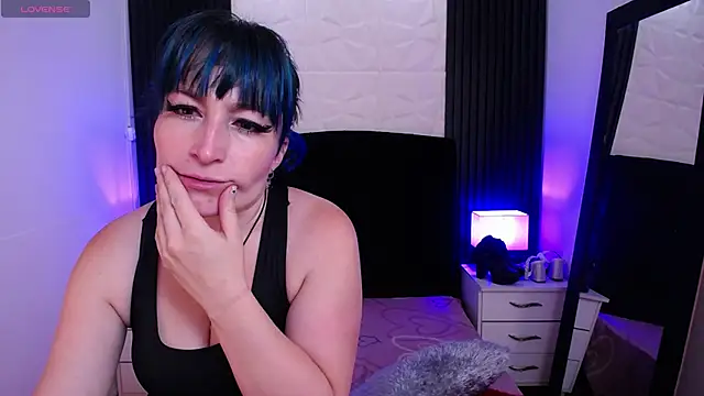 alicia moom online show from February 2025 07:55:01 PM