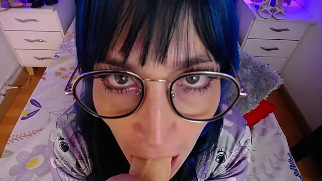 alicia moom online show from February 2025 08:20:02 PM