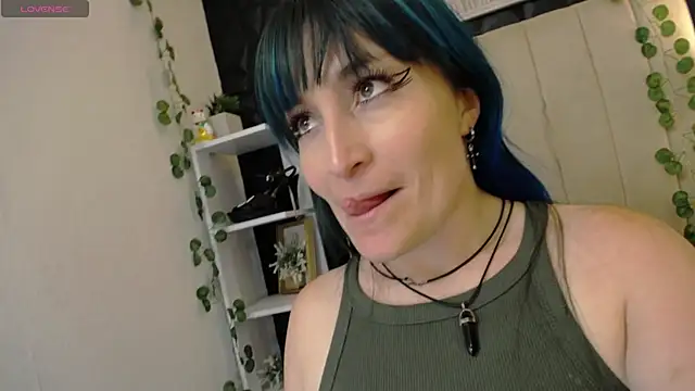 alicia moom online show from March 2025 10:39:02 PM