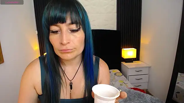 alicia moom online show from March 2025 07:27:01 PM