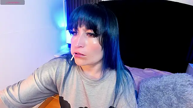 alicia moom online show from September 2025 08:24:02 PM