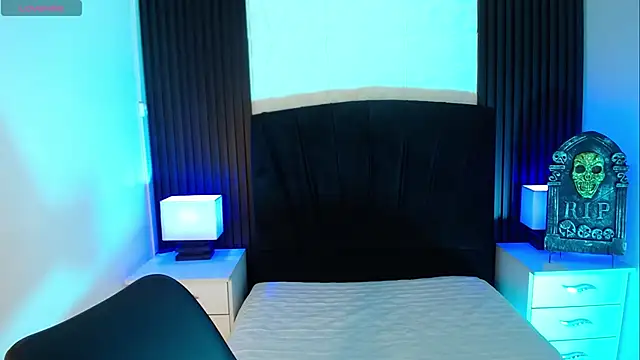 alicia moom online show from October 2025 01:45:02 PM