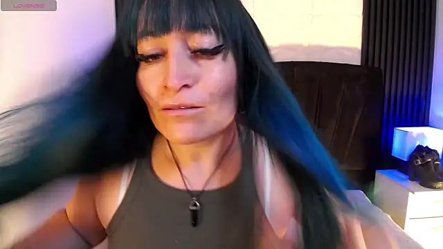 Snapshot of alicia_moom chatting on February 2026 07:51:01 PM alicia moom online show from February 2026 07:51:01 PM