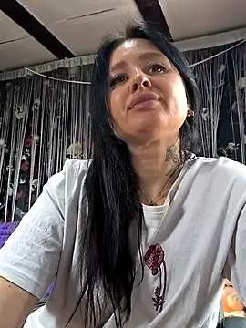 Snapshot of KikiXRed chatting on April 2026 09:19:02 AM KikiXRed online show from April 2026 09:19:02 AM