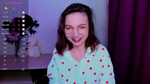Snapshot of KindHazelHere_ chatting on June 2026 04:39:02 AM KindHazelHere online show from June 2026 04:39:02 AM