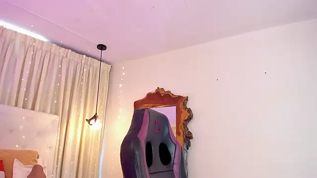 BonnieBad01 online show from December 2025 04:22:01 PM