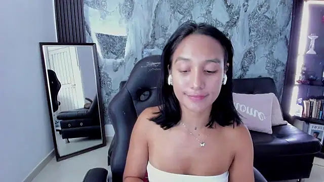 Snapshot of Nanami_19 chatting on February 2026 06:52:01 PM Nanami 19 online show from February 2026 06:52:01 PM