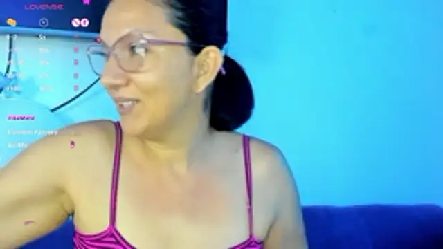 Snapshot of Angelblue_ chatting on April 2026 01:03:01 PM Angelblue online show from April 2026 01:03:01 PM