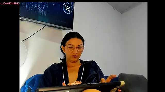 Snapshot of Angelblue_ chatting on April 2026 01:34:02 PM Angelblue online show from April 2026 01:34:02 PM