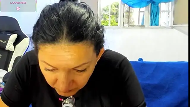 Snapshot of Angelblue_ chatting on May 2026 10:44:02 PM Angelblue online show from May 2026 10:44:02 PM