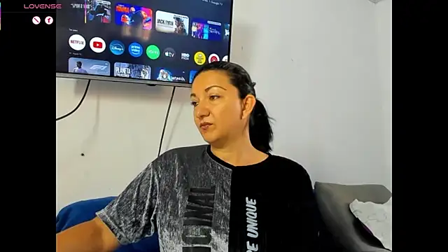 Snapshot of Angelblue_ chatting on June 2026 01:46:01 PM Angelblue online show from June 2026 01:46:01 PM