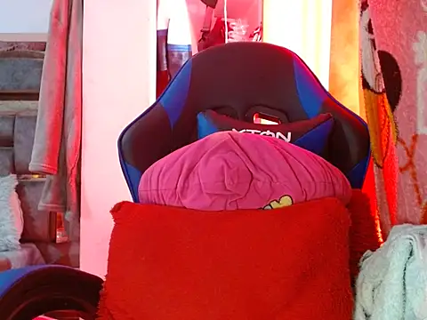 Snapshot of coral1727 chatting on February 2025 06:49:02 PM coral1727 online show from February 2025 06:49:02 PM