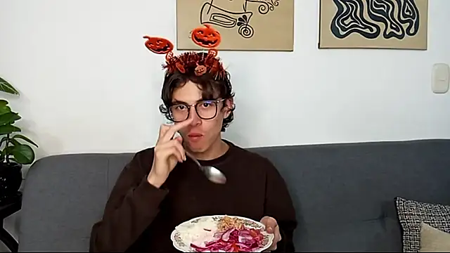 Snapshot of Norehg chatting on October 2025 11:29:02 PM Norehg online show from October 2025 11:29:02 PM