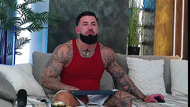 Snapshot of masterkingofmusclee chatting on October 2025 10:49:02 AM masterkingofmusclee online show from October 2025 10:49:02 AM