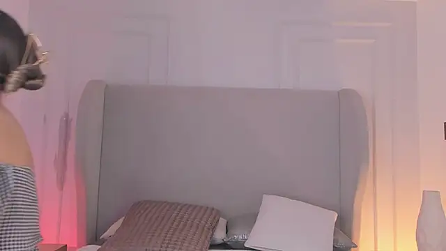 chloe d online show from October 2025 01:07:02 PM