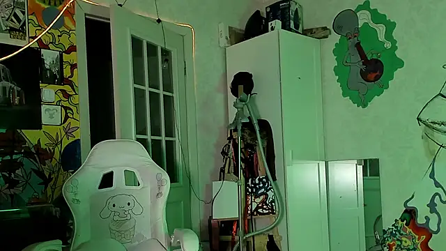 Sunny Mouse  online show from September 2025 07:39:02 PM