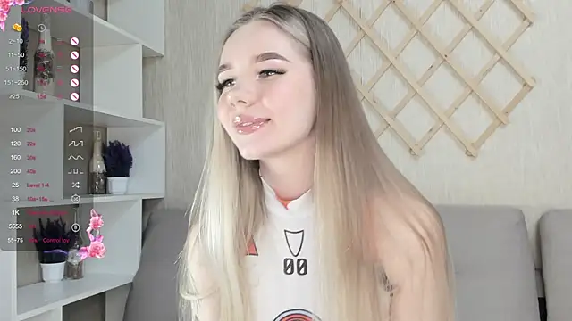 Snapshot of AutoBaby chatting on March 2025 11:03:01 AM AutoBaby online show from March 2025 11:03:01 AM