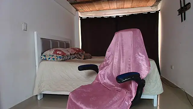 Snapshot of Danna_777 chatting on September 2025 06:29:02 PM Danna 777 online show from September 2025 06:29:02 PM