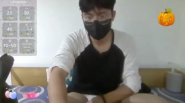 Gwencloudy online show from March 2025 09:01:02 AM