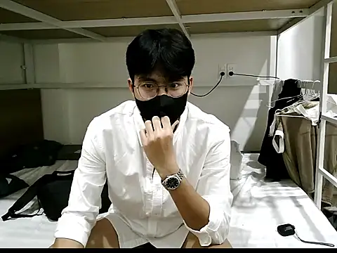 Gwencloudy online show from December 2025 03:08:01 PM