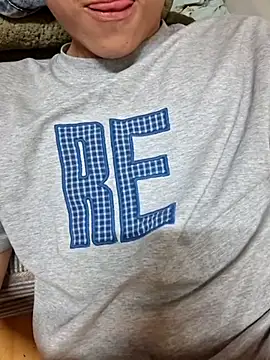 Snapshot of Gwencloudy chatting on March 2026 01:59:01 PM Gwencloudy online show from March 2026 01:59:01 PM