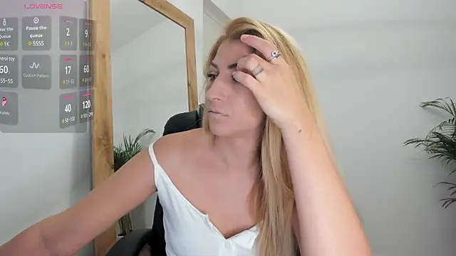 sofiah  online show from March 2025 05:23:02 PM