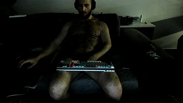 Hugealphabeast online show from November 2025 05:28:02 PM