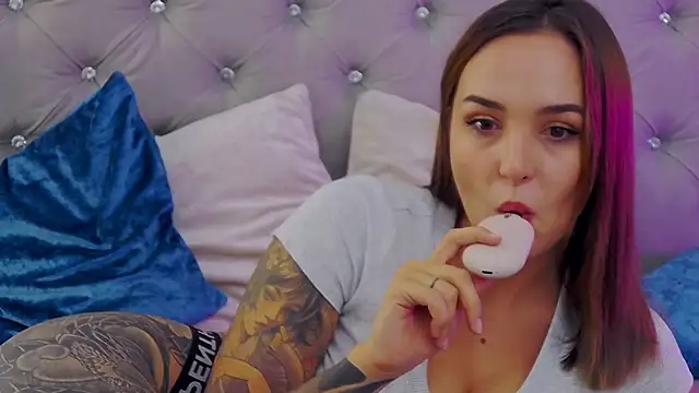 MeIisaLove online show from September 2025 08:20:02 PM