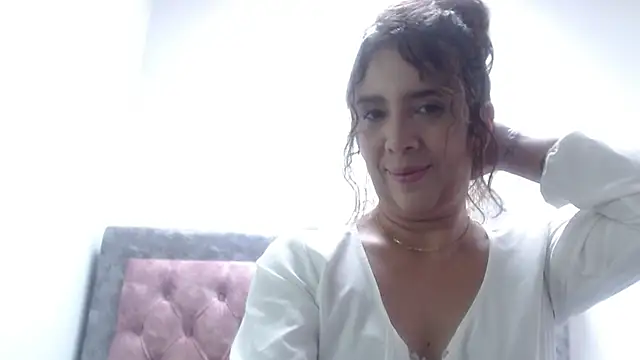 Snapshot of Victoria_meester chatting on May 2026 02:01:02 PM Victoria meester online show from May 2026 02:01:02 PM
