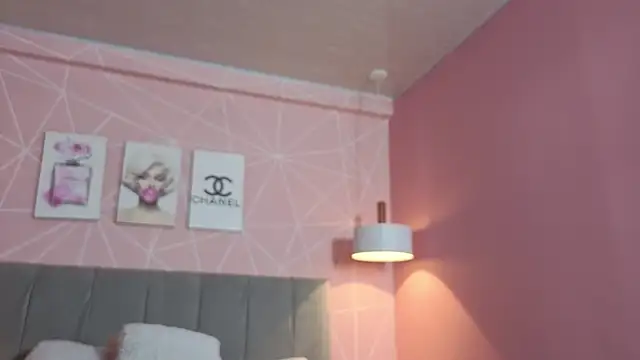 dolly zoe online show from October 2025 02:11:02 AM