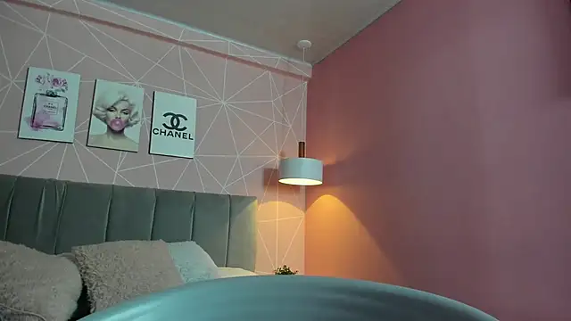 dolly zoe online show from November 2025 09:26:02 PM