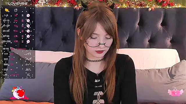 Snapshot of AliceLanley chatting on February 2025 11:38:02 AM AliceLanley online show from February 2025 11:38:02 AM