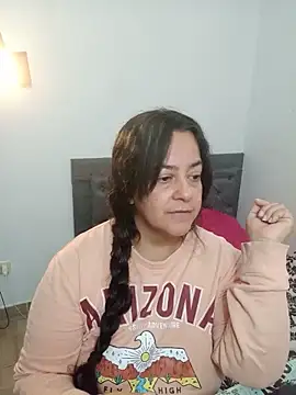 Snapshot of lucia_vonne_ chatting on June 2026 05:44:01 PM lucia vonne online show from June 2026 05:44:01 PM