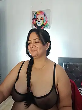 Snapshot of lucia_vonne_ chatting on June 2026 09:32:02 PM lucia vonne online show from June 2026 09:32:02 PM