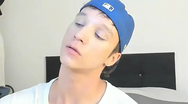 Snapshot of angelcortes chatting on December 2024 01:25:01 AM angelcortes online show from December 2024 01:25:01 AM