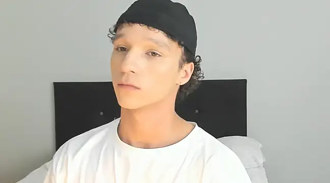 Snapshot of angelcortes chatting on February 2025 05:18:02 PM angelcortes online show from February 2025 05:18:02 PM