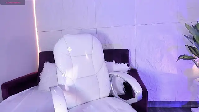 Snapshot of MelanieKlaus chatting on January 2026 12:10:02 PM MelanieKlaus online show from January 2026 12:10:02 PM