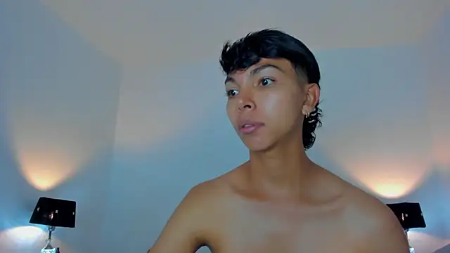 Snapshot of xhenisa_ chatting on March 2026 08:25:02 PM xhenisa online show from March 2026 08:25:02 PM