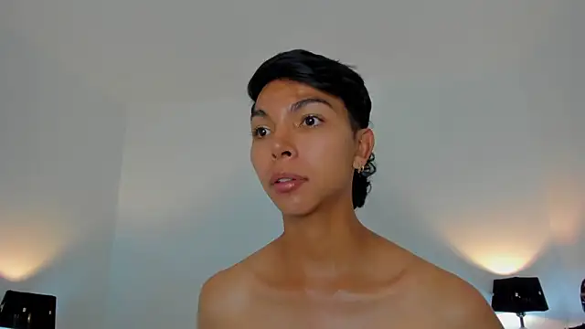Snapshot of xhenisa_ chatting on April 2026 08:40:01 PM xhenisa online show from April 2026 08:40:01 PM