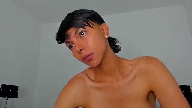 Snapshot of xhenisa_ chatting on May 2026 04:48:01 PM xhenisa online show from May 2026 04:48:01 PM
